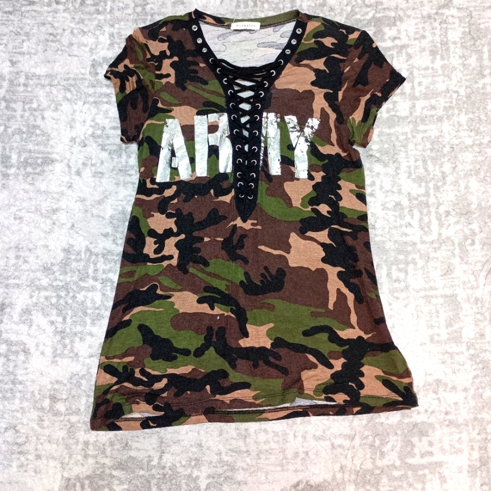 Occasion Brand Camo String Front women's top size Medium